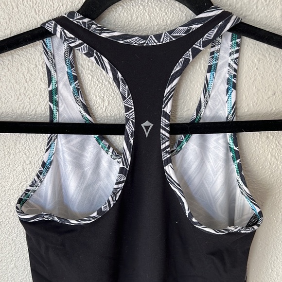 Ivivva Tank Top Girls Black and White Geometric Print Athletic Girls Size 12 - Picture 7 of 8